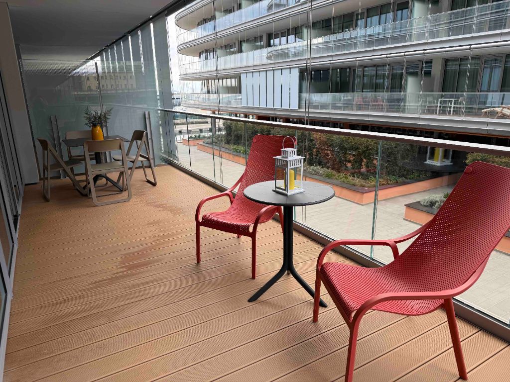 Camera da letto finestre luminose armadio spazioso waterfront